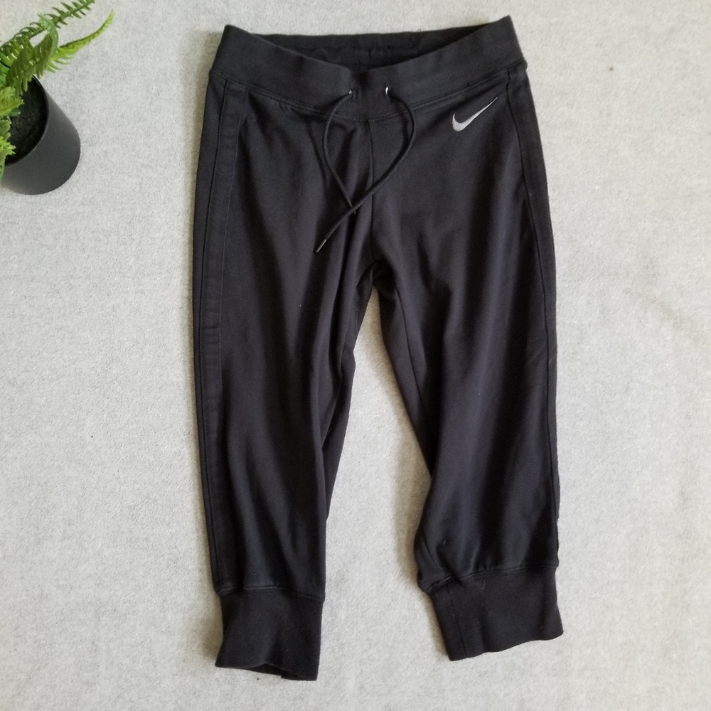 Nike XS Cropped Joggers Black